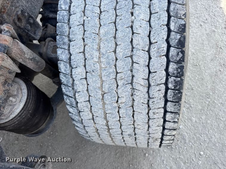 image for item EU6407 2005 Freightliner CST120 semi truck