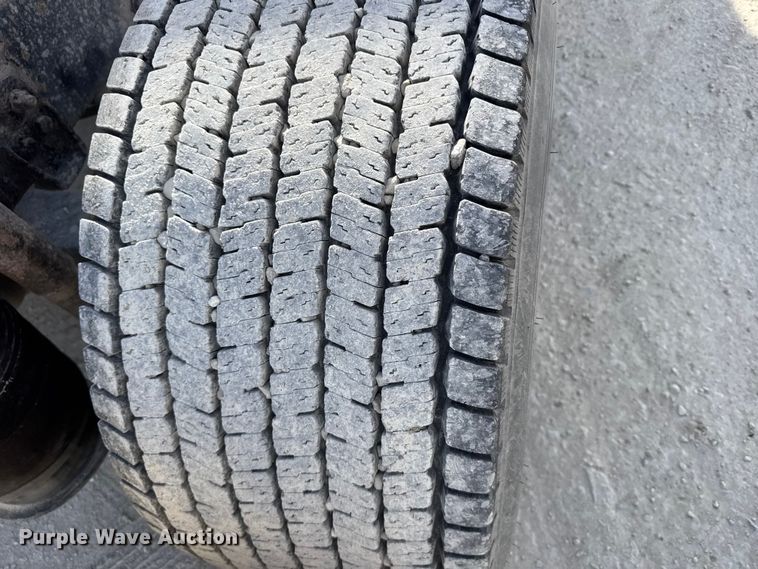 image for item EU6407 2005 Freightliner CST120 semi truck