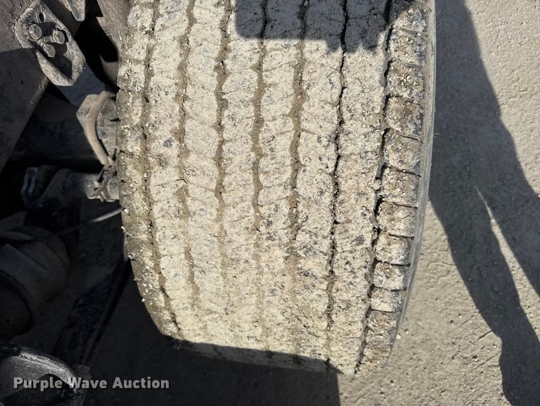 image for item EU6407 2005 Freightliner CST120 semi truck