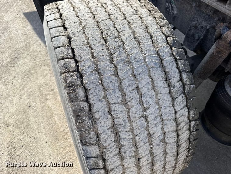 image for item EU6407 2005 Freightliner CST120 semi truck