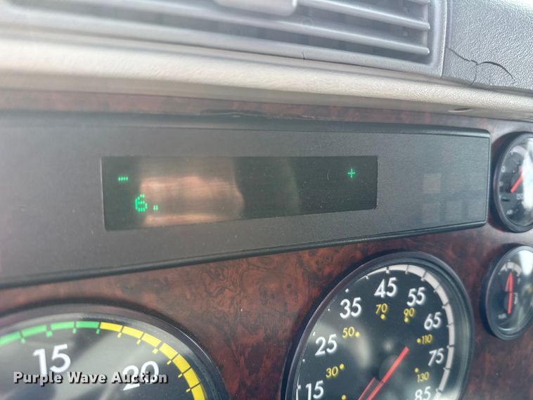 image for item EU6407 2005 Freightliner CST120 semi truck