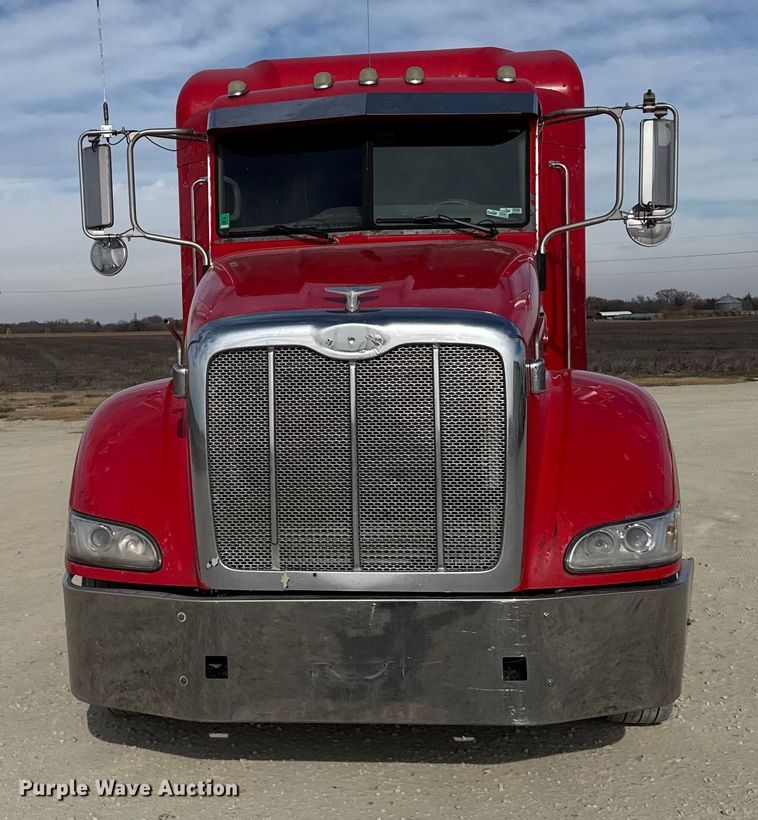 image for item EU6410 2009 Peterbilt 386 semi truck