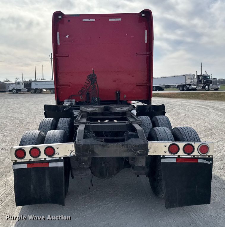 image for item EU6410 2009 Peterbilt 386 semi truck