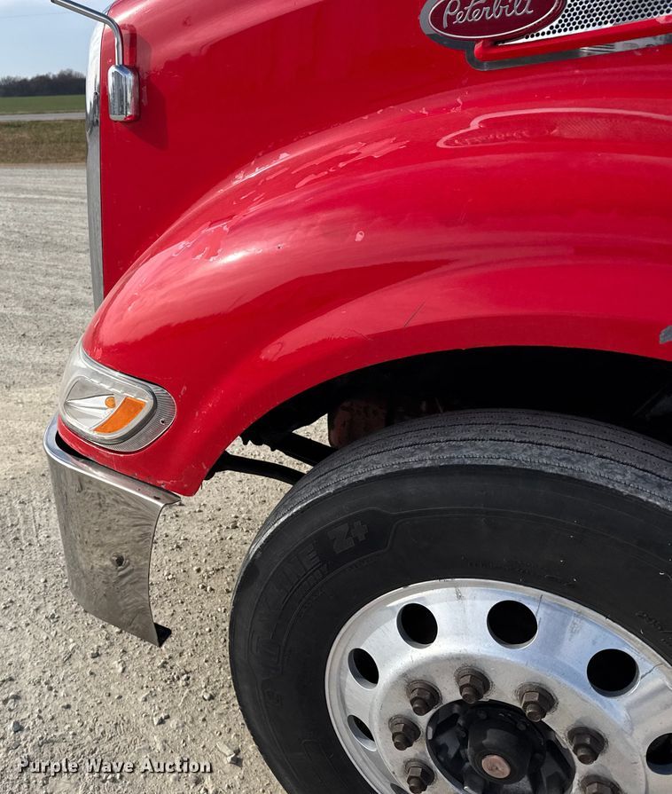 image for item EU6410 2009 Peterbilt 386 semi truck