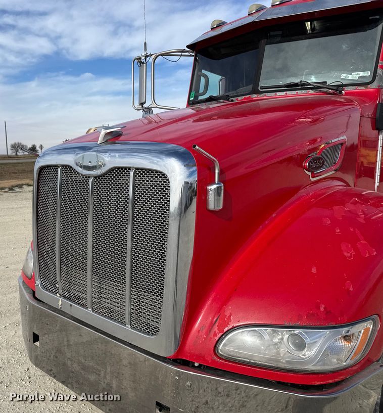 image for item EU6410 2009 Peterbilt 386 semi truck