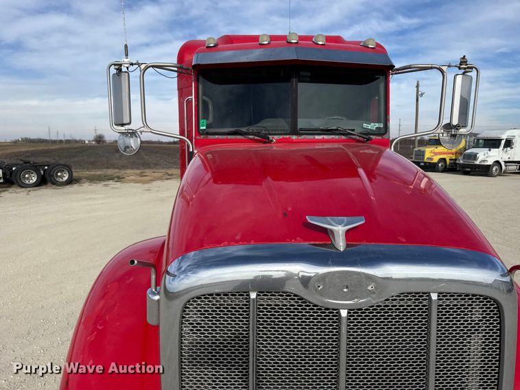 image for item EU6410 2009 Peterbilt 386 semi truck