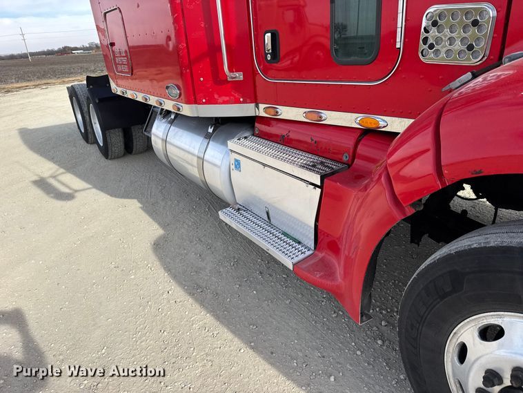 image for item EU6410 2009 Peterbilt 386 semi truck