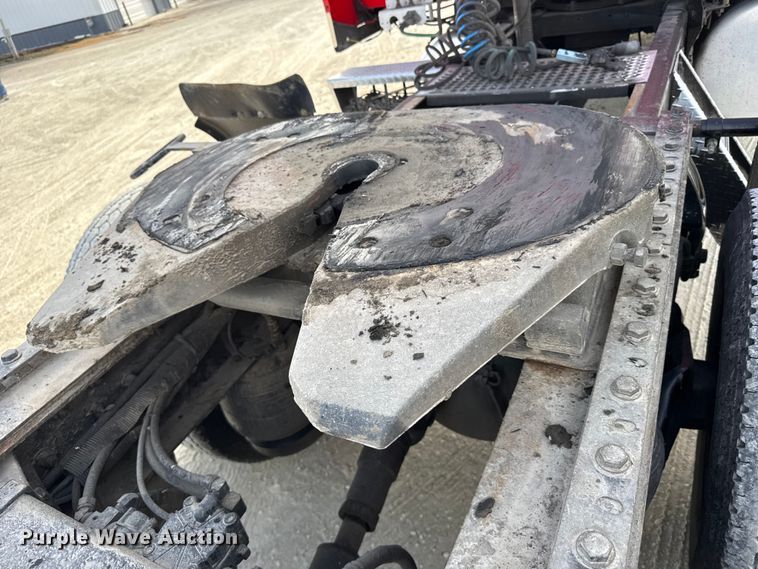 image for item EU6410 2009 Peterbilt 386 semi truck