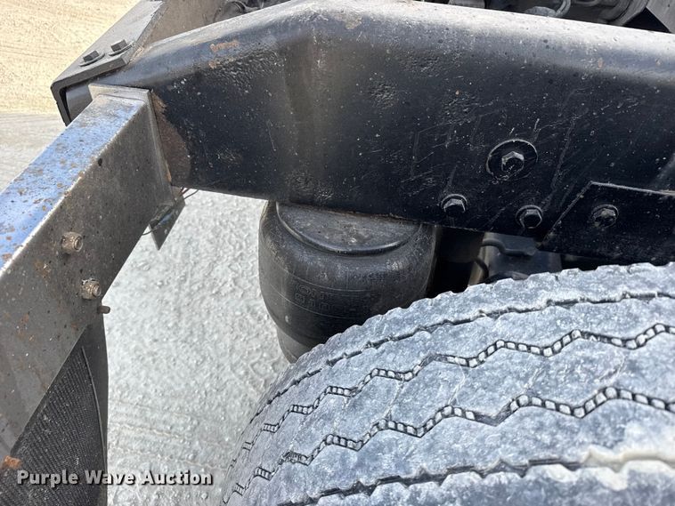 image for item EU6410 2009 Peterbilt 386 semi truck