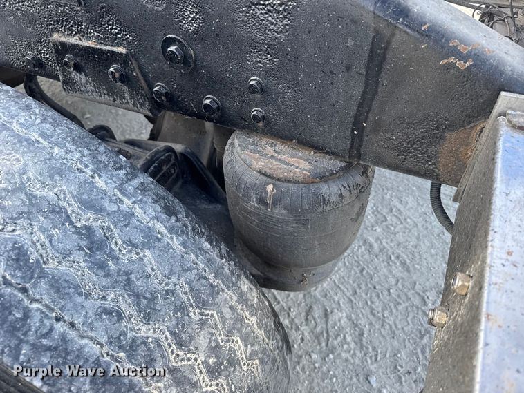 image for item EU6410 2009 Peterbilt 386 semi truck