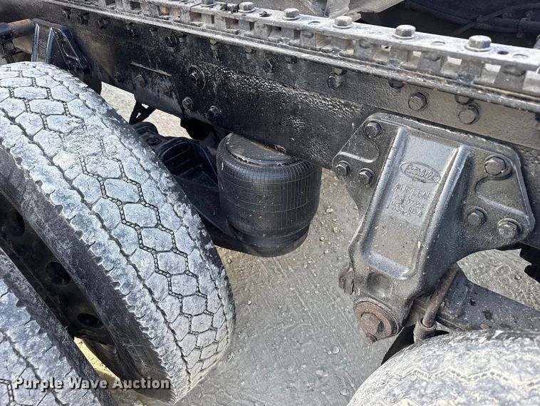 image for item EU6410 2009 Peterbilt 386 semi truck