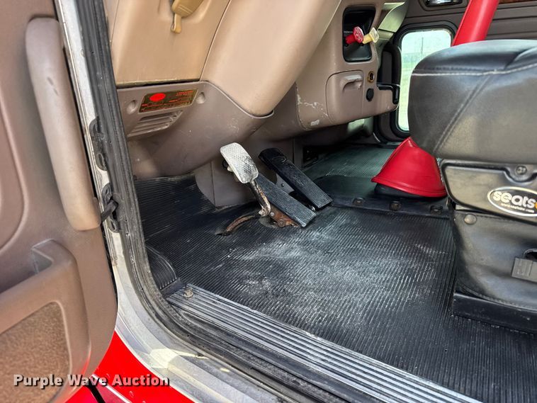 image for item EU6410 2009 Peterbilt 386 semi truck