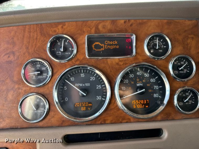 image for item EU6410 2009 Peterbilt 386 semi truck