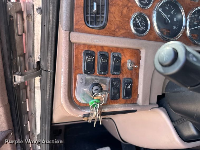 image for item EU6410 2009 Peterbilt 386 semi truck