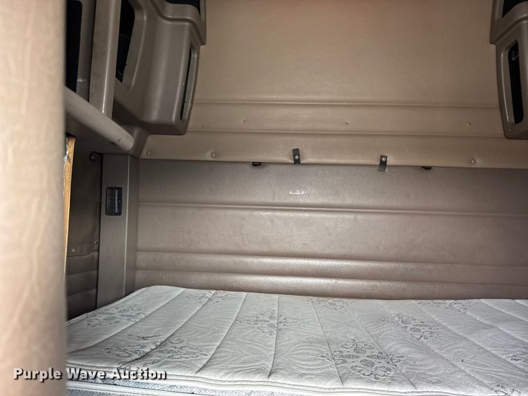 image for item EU6410 2009 Peterbilt 386 semi truck