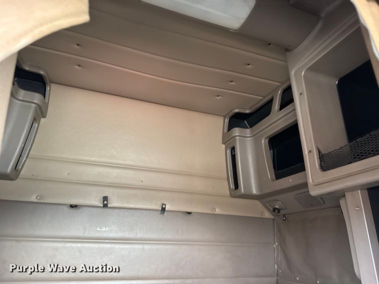 image for item EU6410 2009 Peterbilt 386 semi truck