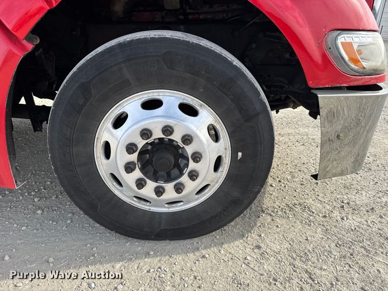 image for item EU6410 2009 Peterbilt 386 semi truck