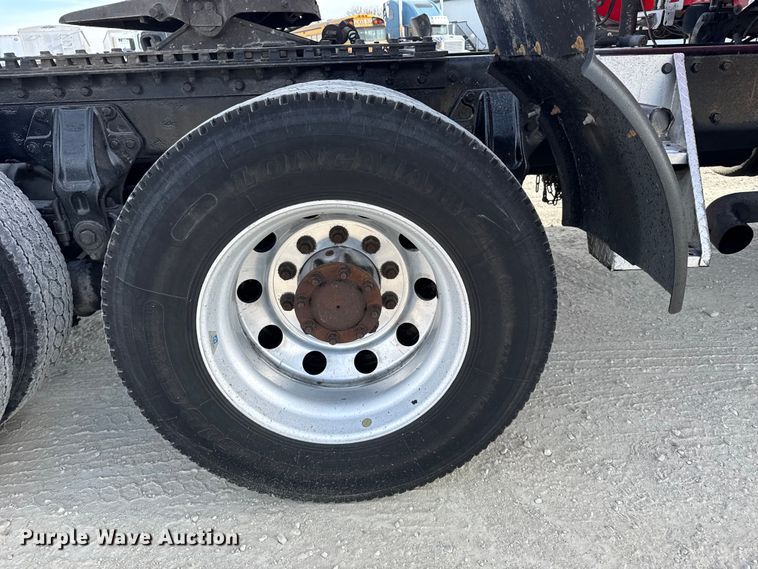 image for item EU6410 2009 Peterbilt 386 semi truck