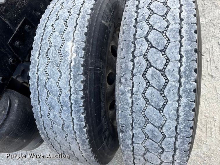 image for item EU6410 2009 Peterbilt 386 semi truck