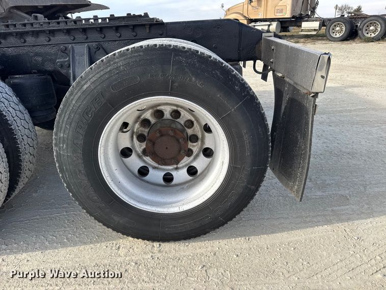 image for item EU6410 2009 Peterbilt 386 semi truck