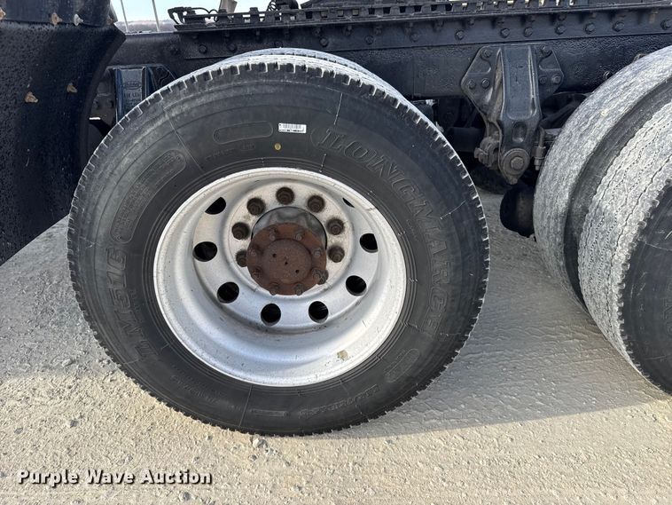 image for item EU6410 2009 Peterbilt 386 semi truck