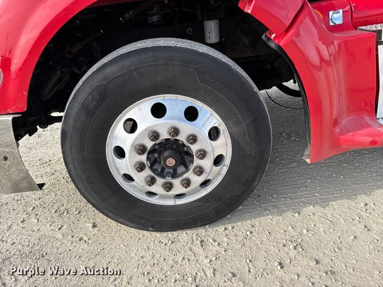 image for item EU6410 2009 Peterbilt 386 semi truck