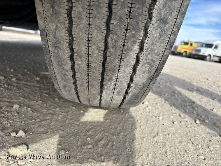 image for item EU6410 2009 Peterbilt 386 semi truck