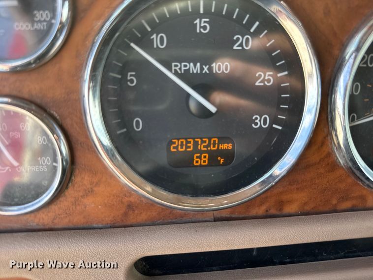 image for item EU6410 2009 Peterbilt 386 semi truck