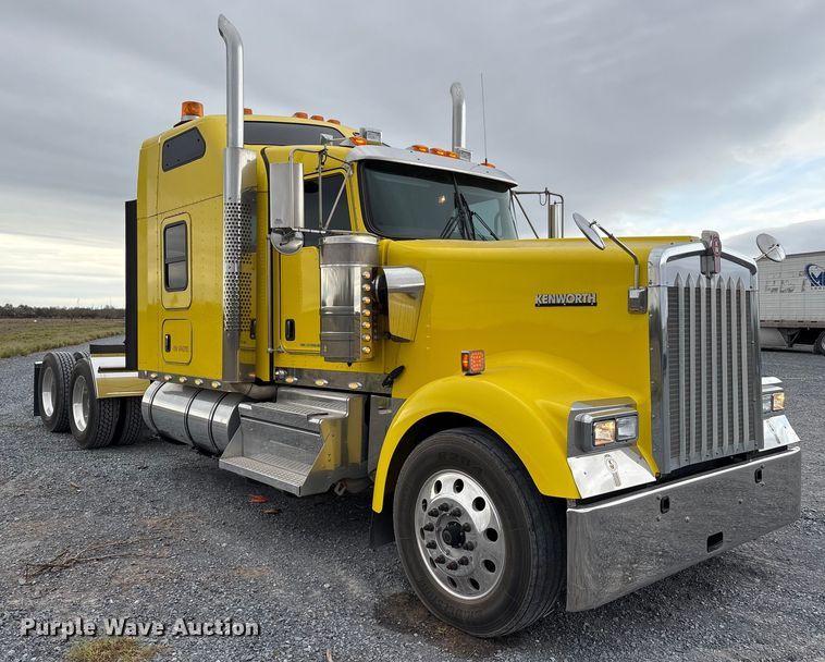 image for item EU7064 2021 Kenworth W900 semi truck