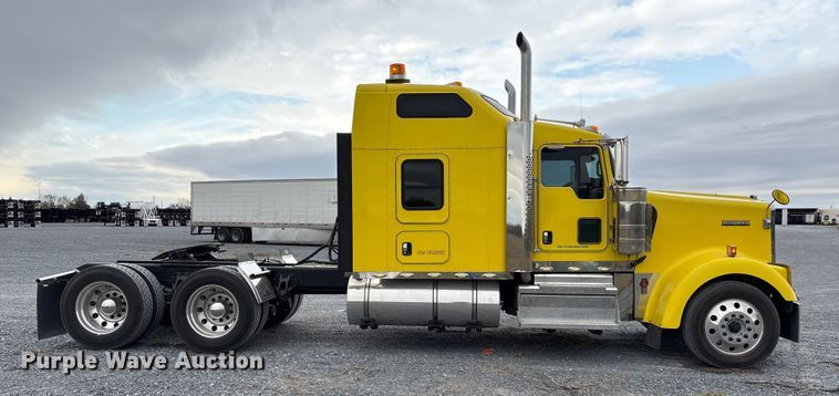 image for item EU7064 2021 Kenworth W900 semi truck