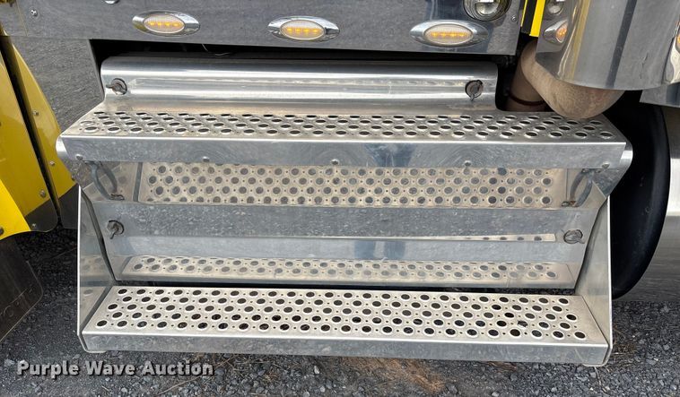 image for item EU7064 2021 Kenworth W900 semi truck