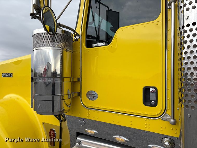 image for item EU7064 2021 Kenworth W900 semi truck