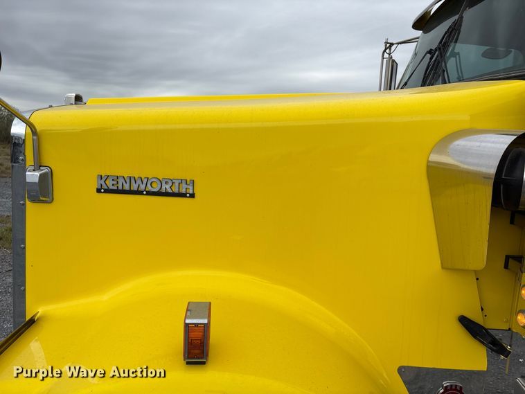 image for item EU7064 2021 Kenworth W900 semi truck