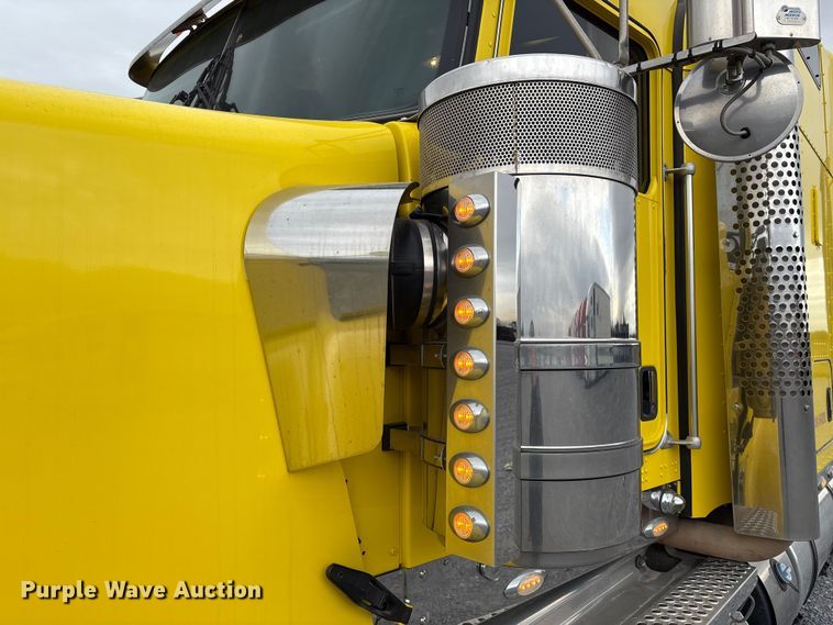 image for item EU7064 2021 Kenworth W900 semi truck