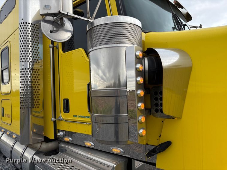 image for item EU7064 2021 Kenworth W900 semi truck