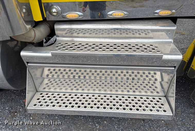 image for item EU7064 2021 Kenworth W900 semi truck