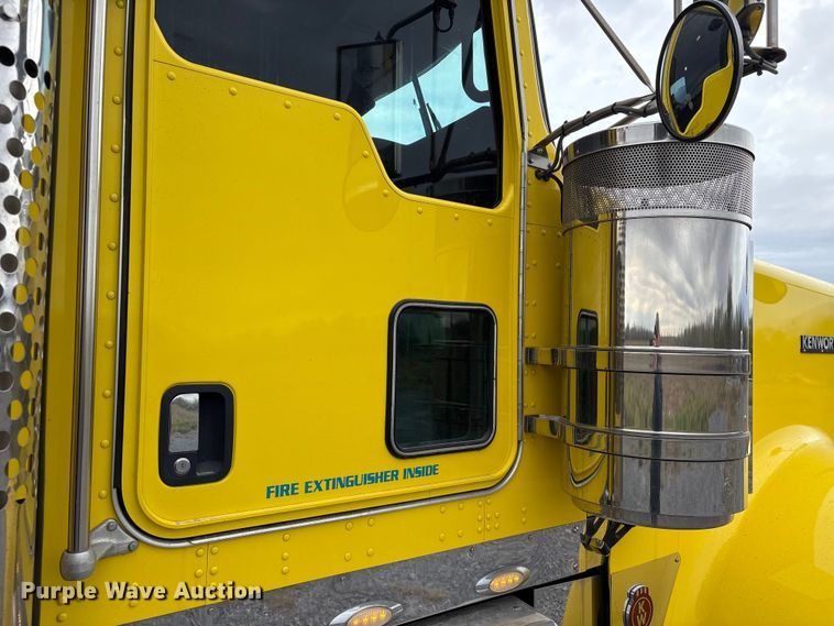 image for item EU7064 2021 Kenworth W900 semi truck