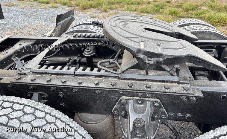 image for item EU7064 2021 Kenworth W900 semi truck