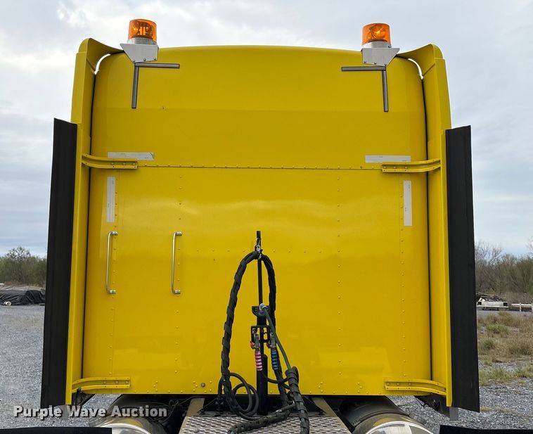 image for item EU7064 2021 Kenworth W900 semi truck