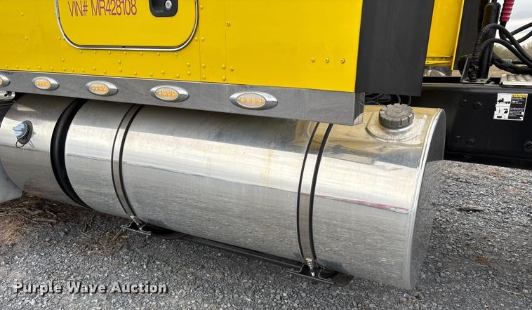 image for item EU7064 2021 Kenworth W900 semi truck