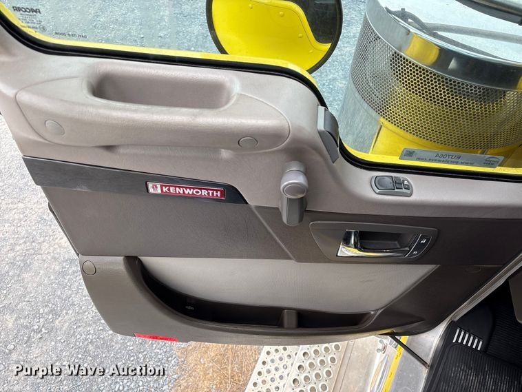 image for item EU7064 2021 Kenworth W900 semi truck