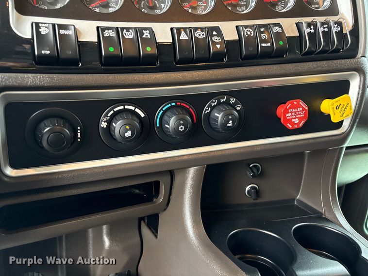 image for item EU7064 2021 Kenworth W900 semi truck