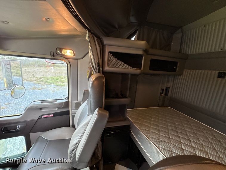 image for item EU7064 2021 Kenworth W900 semi truck