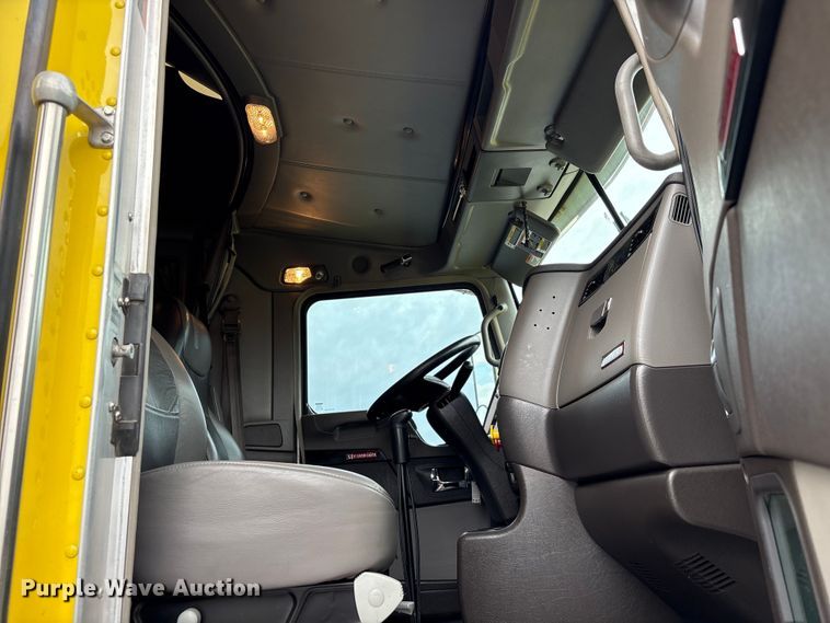 image for item EU7064 2021 Kenworth W900 semi truck