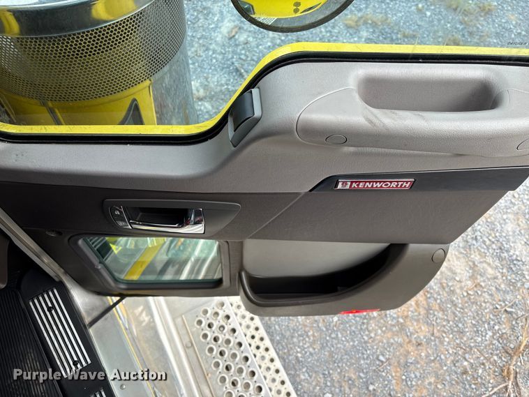 image for item EU7064 2021 Kenworth W900 semi truck