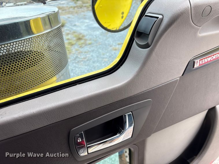 image for item EU7064 2021 Kenworth W900 semi truck