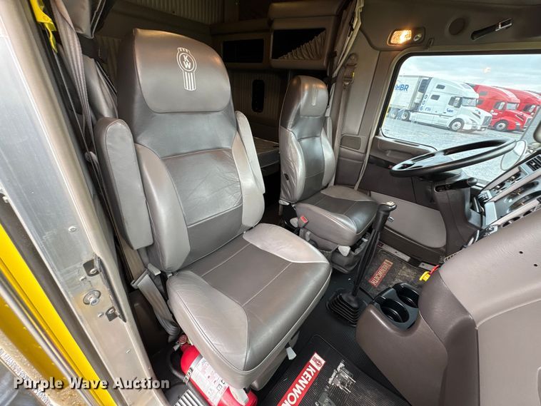 image for item EU7064 2021 Kenworth W900 semi truck