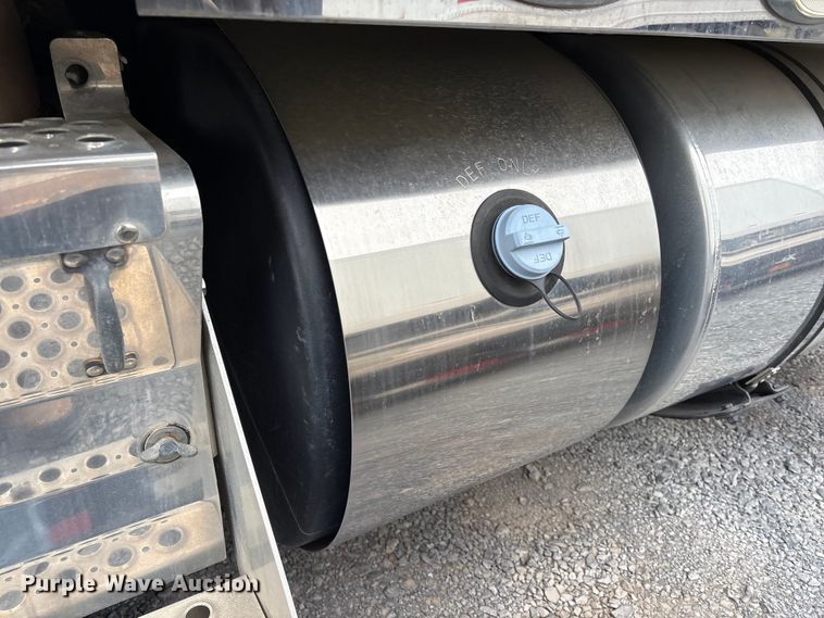 image for item EU7064 2021 Kenworth W900 semi truck