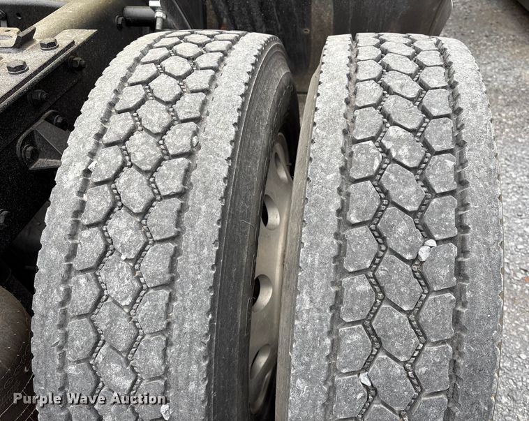 image for item EU7064 2021 Kenworth W900 semi truck