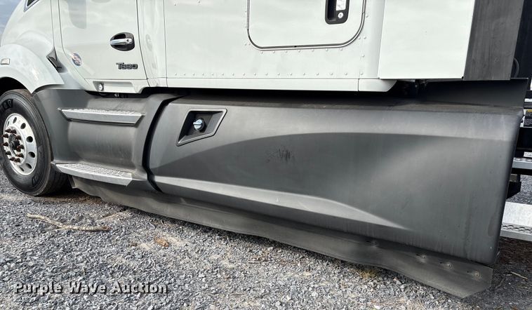 image for item EU7066 2022 Kenworth T680 semi truck